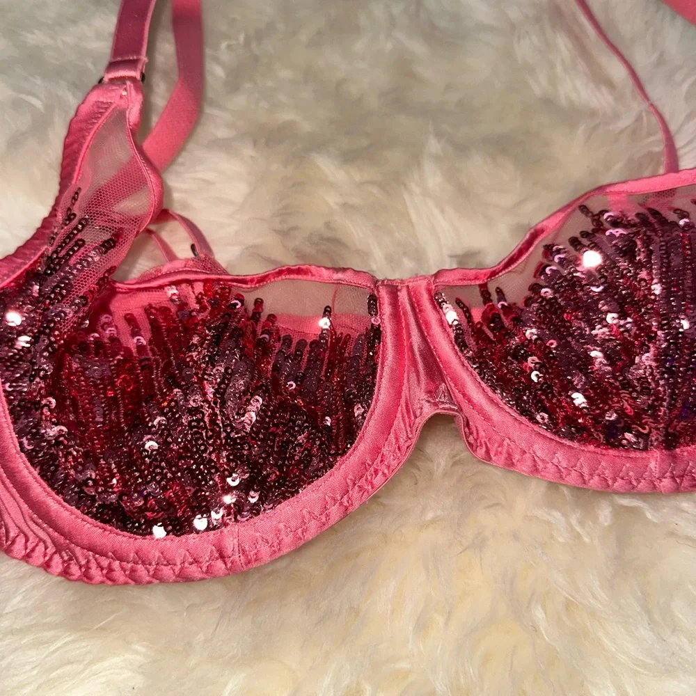 Agent Provocateur Sequin Embellished Pink Plunge underwired Bra 32DD - Picture 2 of 6